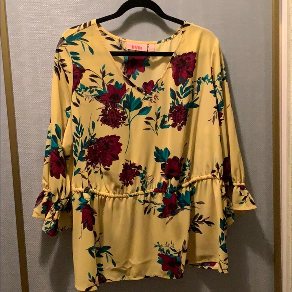 New w/o tags yellow floral blouse